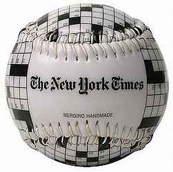 Бейсбольный мячик с символикой "New York Times" - популярного кроссвордного издания